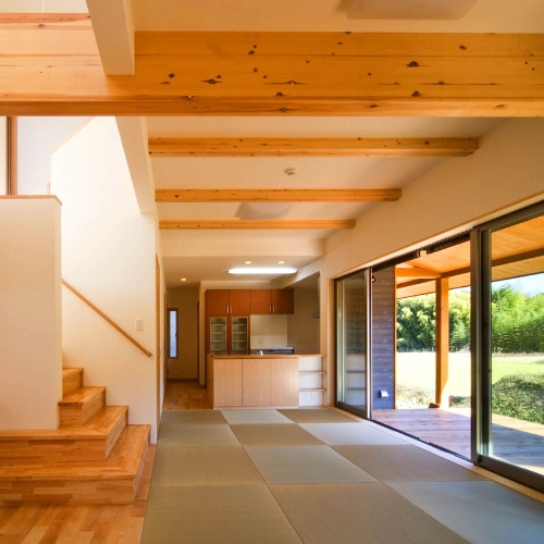 和モダンの明るい家の画像